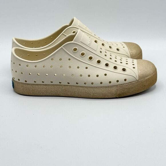 Native Jefferson Beige Gold Slip On Water Safe Shoes - Kids US J3 - Picture 3 of 10